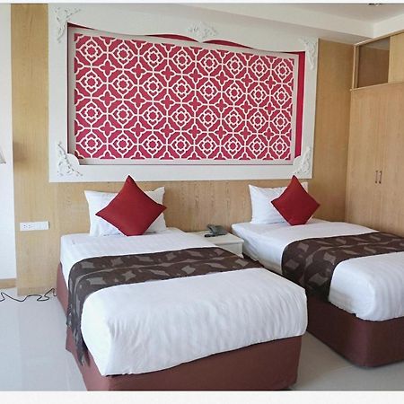 Hotel Lucky Sun Patong Esterno foto